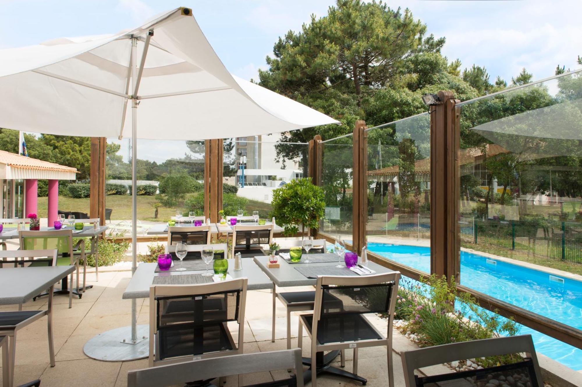 Hotel Valdys Thalasso & Spa - Les Pins Сен-Жан-де-Мон Экстерьер фото
