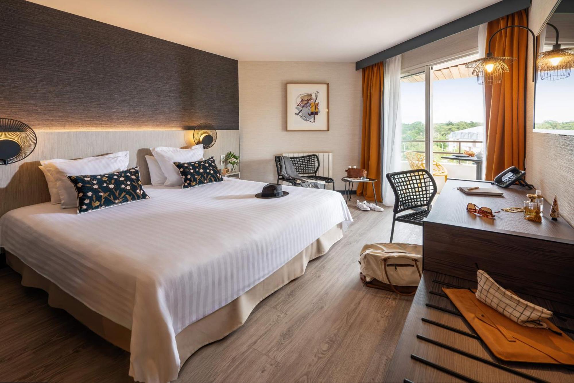 Hotel Valdys Thalasso & Spa - Les Pins Сен-Жан-де-Мон Экстерьер фото